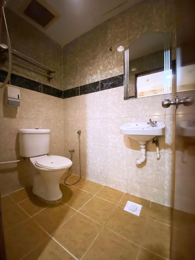 Mr Hotel Nusa Bestari Skudai Extérieur photo