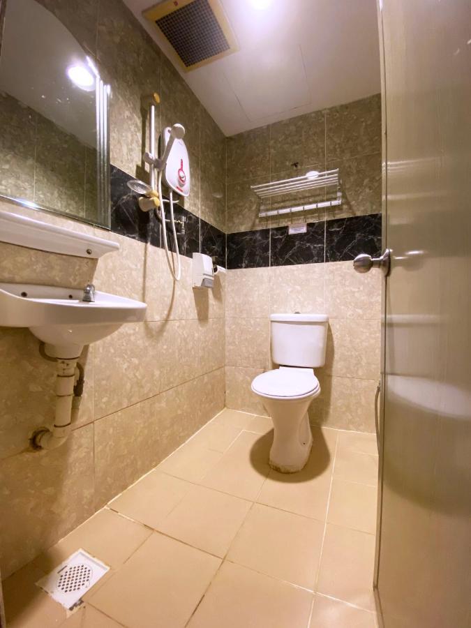 Mr Hotel Nusa Bestari Skudai Extérieur photo